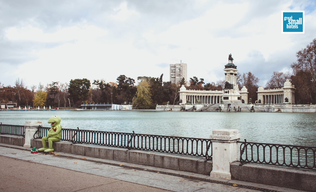 El Retiro is a historic park the city boasts about.