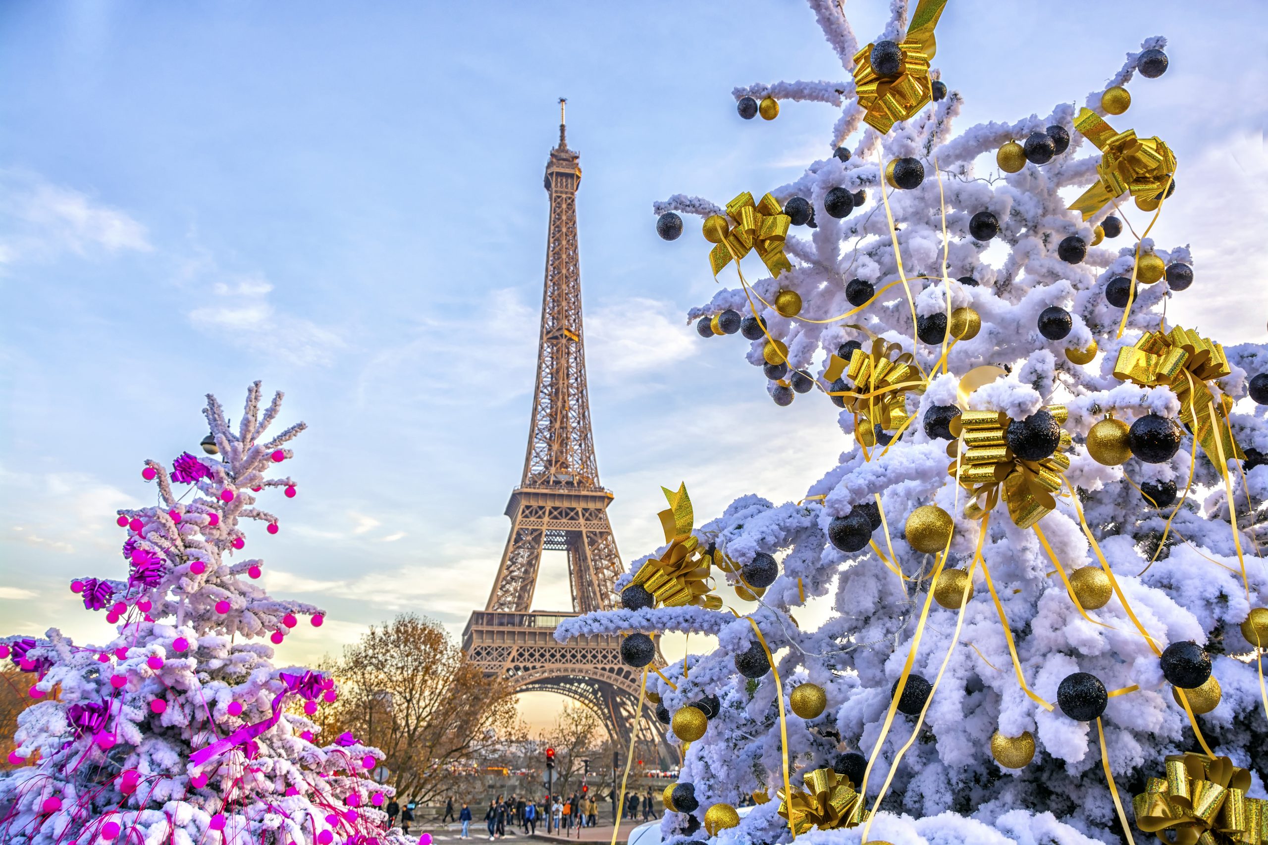 Paris is one of the most beautiful European cities and, at the same time, with a great Christmas spirit