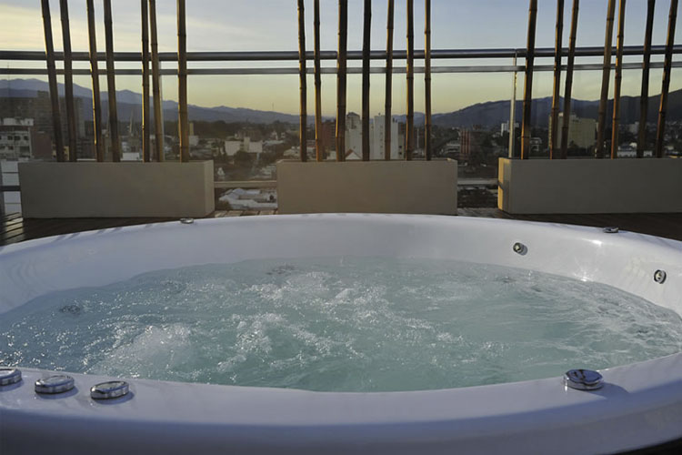 Jacuzzi - Design Suites Salta - Salta
