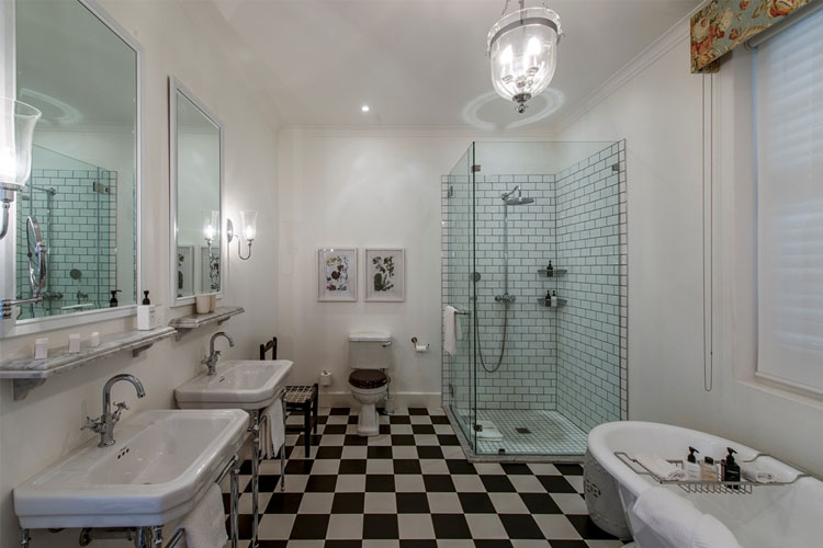 Bathroom - Drostdy Hotel - Graaff-Reinet
