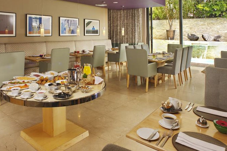 Dining Room - No 5 Boutique Art Hotel - Port Elizabeth