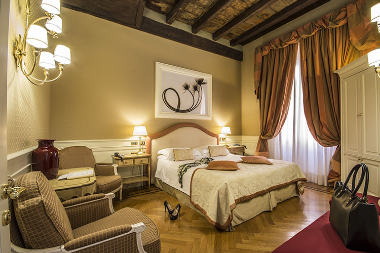 Double Room - Hotel Corona d'Oro - Bolonia