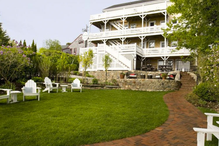 Facade - Veranda House - Nantucket
