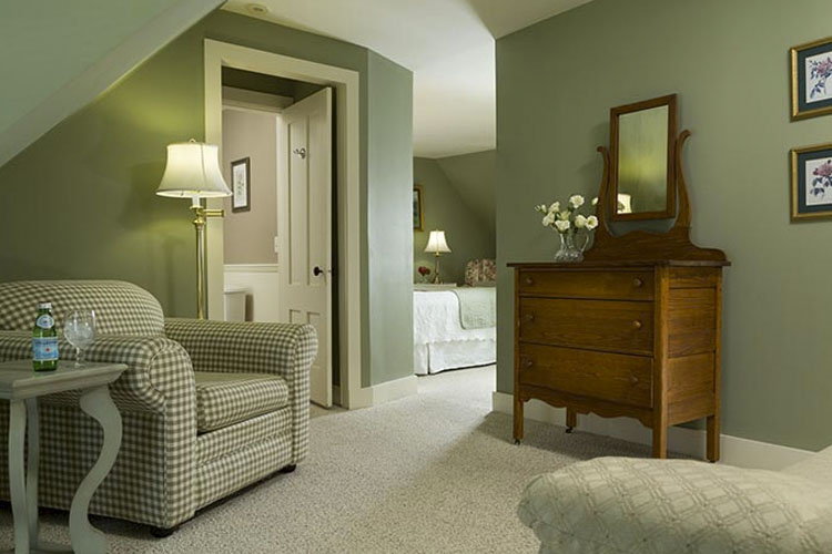Junior Suite 9 - Inn at Pleasant Lake - New London