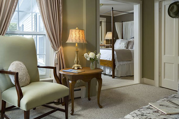 Junior Suite 4 - Inn at Pleasant Lake - New London