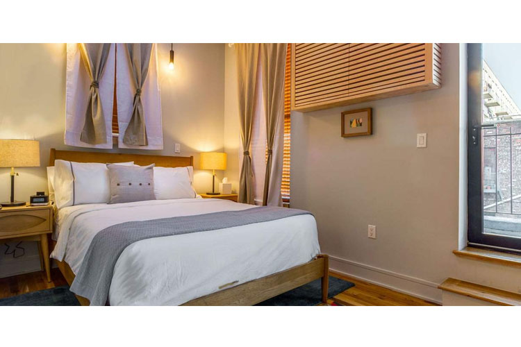 Deluxe Loft Suite with Patio - Franklin Guesthouse - New York City