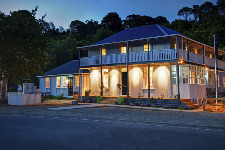 Facade - The Old Oak Boutique Hotel - Mangonui