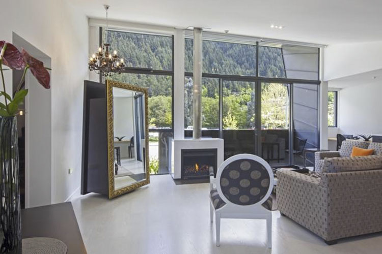 Living Room - Queenstown Park Boutique Hotel - Queenstown