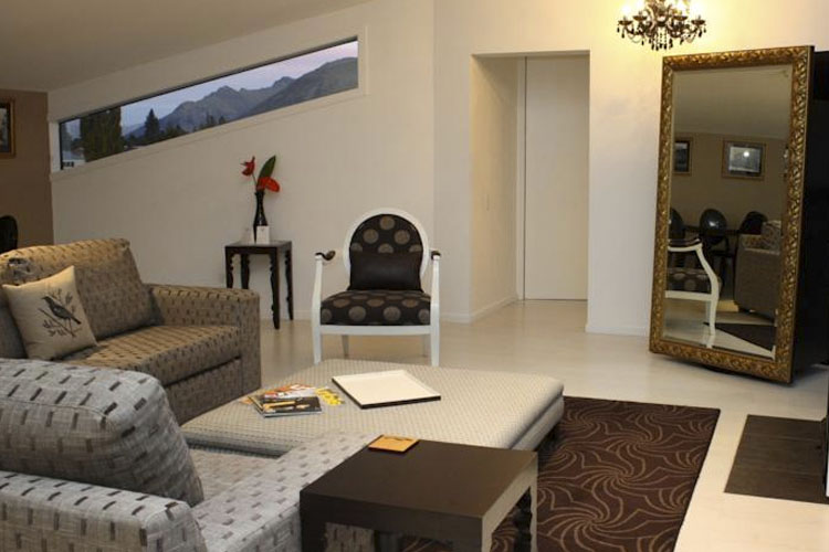 Living Room - Queenstown Park Boutique Hotel - Queenstown