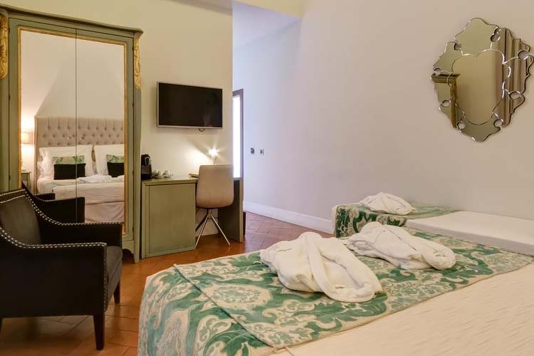 Triple Room - Hotel Boutique Palacio Pinello - Sevilla