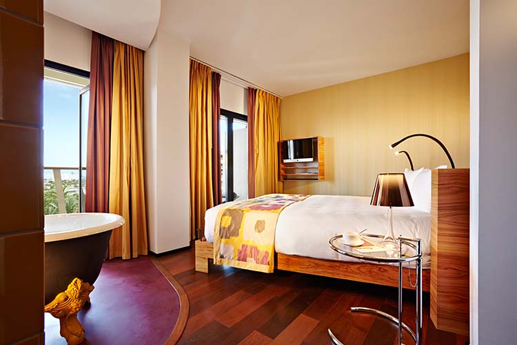 Sky Suite Bedroom Bathtub - Bohemia Suites & Spa - Maspalomas