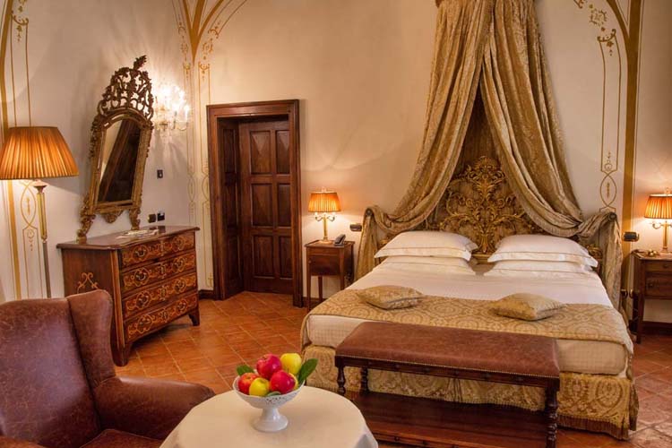 Castle Room - Castello Di Guarene - Guarene