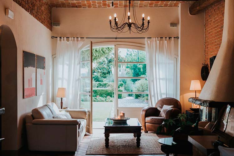 Living Room - La Villa Hotel - Mombaruzzo