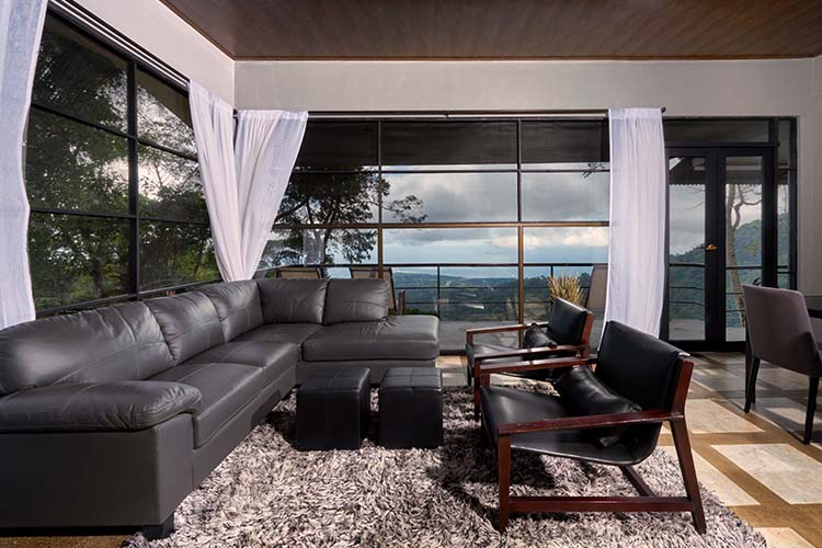 Whale - Rancho Pacífico - Uvita