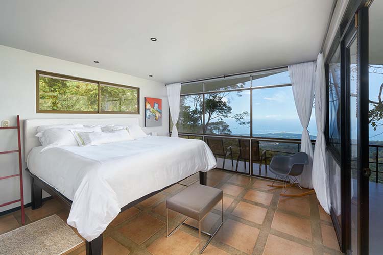 Whale - Rancho Pacífico - Uvita