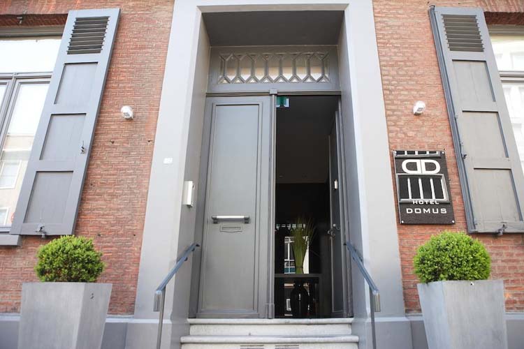 Front Door - Hotel Domus - BÉLGICA