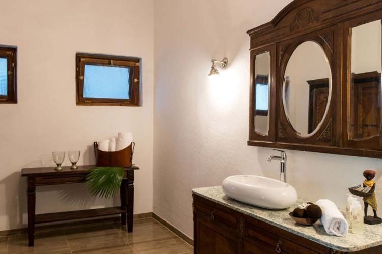 Coconut Room - Tikitam Palms Boutique Hotel - Pongwe