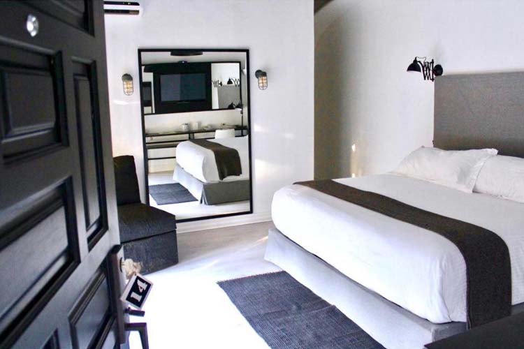 XIV King Room Plus Private Balcony - Las Casas B+B Hotel - Cuernavaca