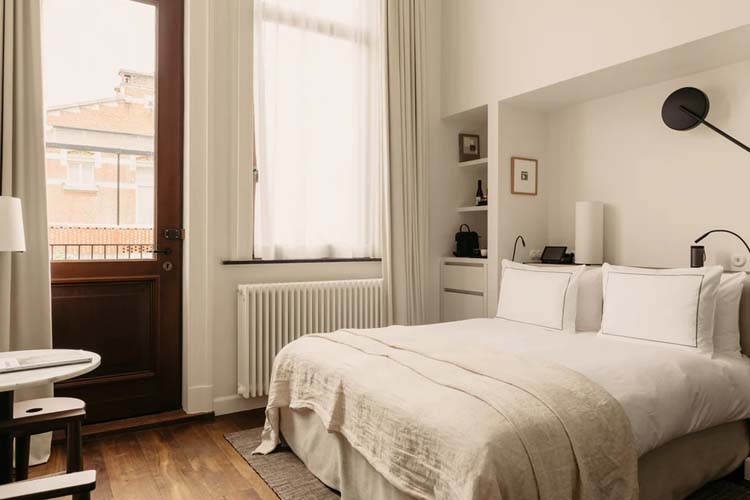 Authentic Room - August - Antwerp