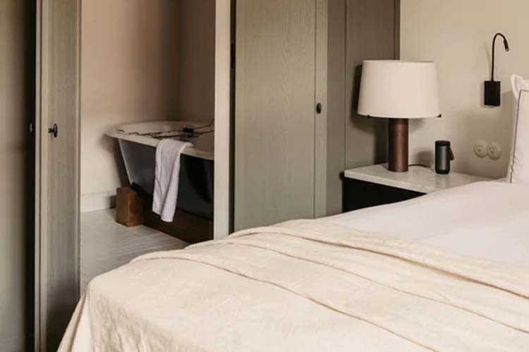 Suite - August - Antwerp