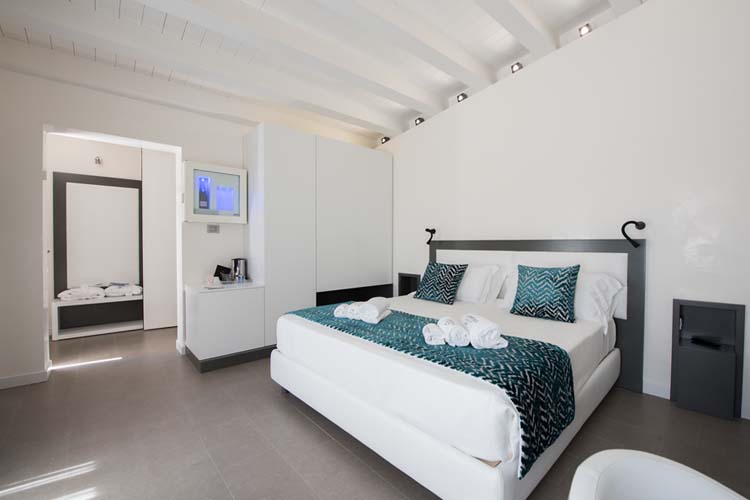Deluxe Jacuzzi Room -  Caportigia Boutique Hotel - Syracuse