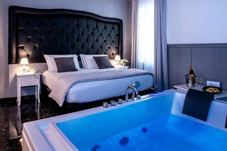 Queen Room with Spa Bath - Villa Elisio Hotel & Spa - Naples