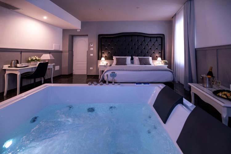 Queen Room with Spa Bath - Villa Elisio Hotel & Spa - Naples