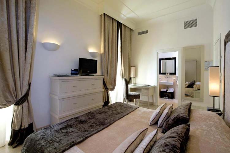 Classic Double or Twin Room - Hotel Palazzo Decumani - Nápoles
