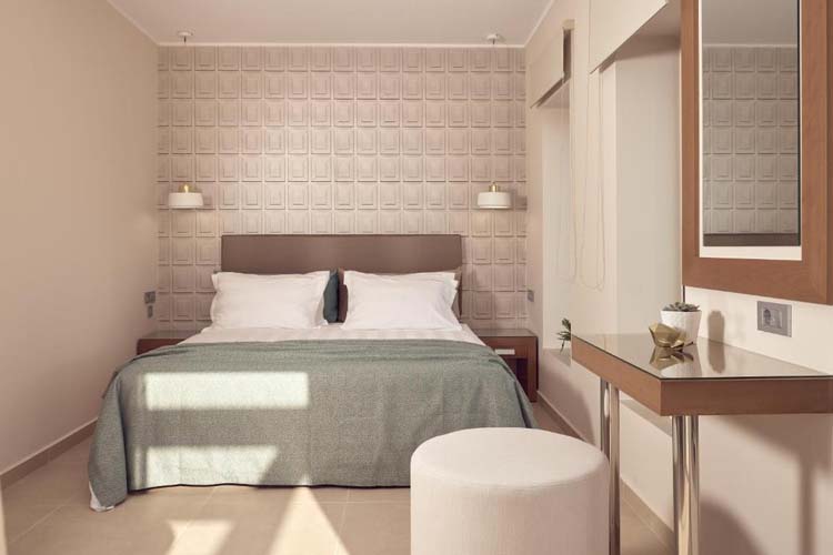 Private Jacuzzi Suite - Golden Sun Resort & Spa - Kalamaki