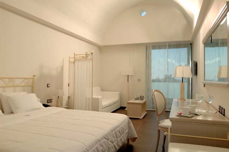 Deluxe Suite - Angela Suites Boutique Hotel - Sissi