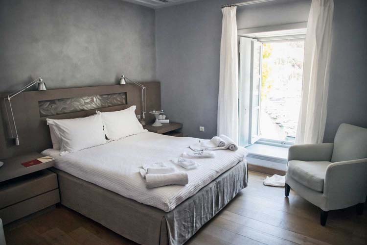 Deluxe Double with Port View - Hydrea Exclusive - Hydra