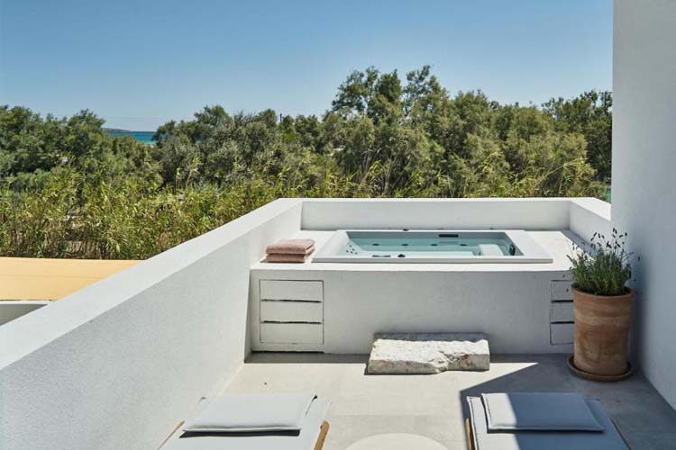 Uranus Suite - Parilio - Naoussa