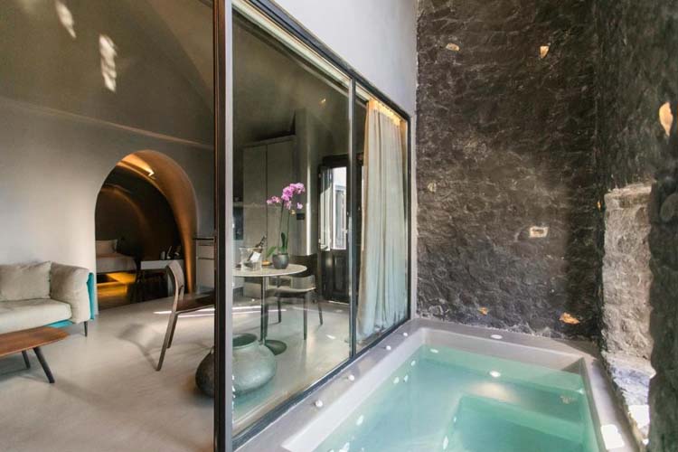 Deluxe Suite Sunset View with Outdoor Jetted Pool - Kivotos Santorini - GRECIA