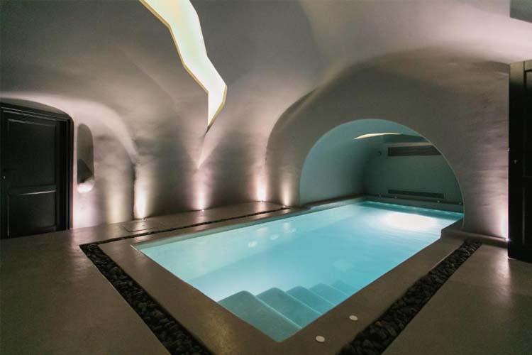 Three Bedroom Villa with Outdoor Jetted Pool and Indoor Private  - Kivotos Santorini - GRECIA