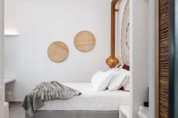 Honeymoon Suite Outdoor Hot Tub - Sandaya Luxury Suites - Naoussa