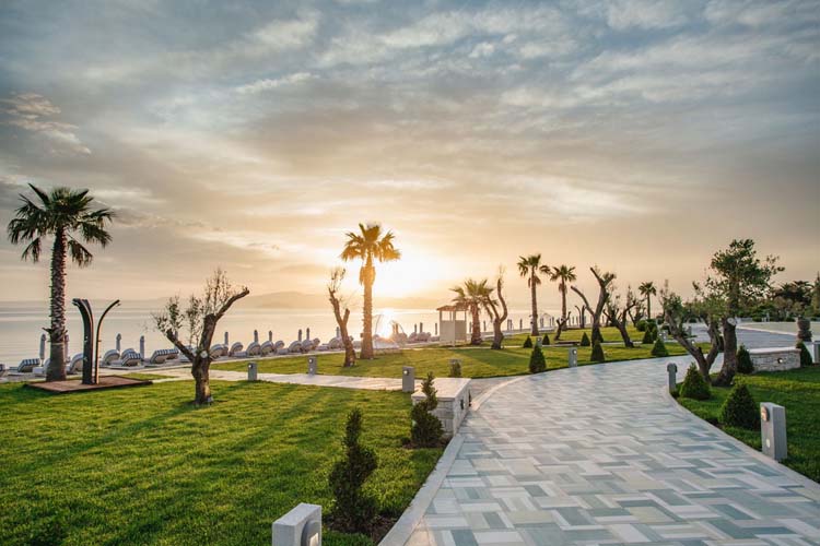 Garden - Blue Carpet Luxury Suites - Pefkochori