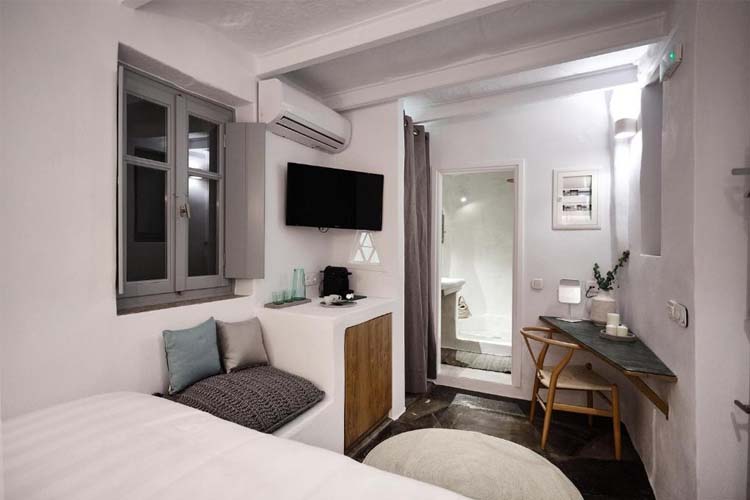 Classic Double Room with Sea View - Living Theros Luxury Suites - Kardiani 
