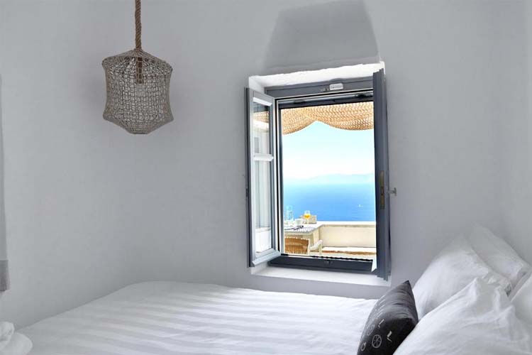 Deluxe Double Room with Outdoor Jacuzzi and Sea View - Living Theros Luxury Suites - Kardiani 