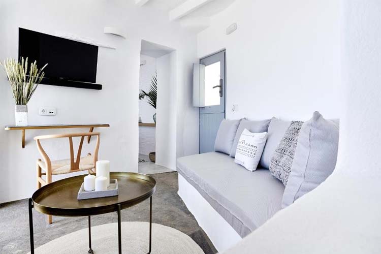 Deluxe Double Room with Outdoor Jacuzzi and Sea View - Living Theros Luxury Suites - Kardiani 