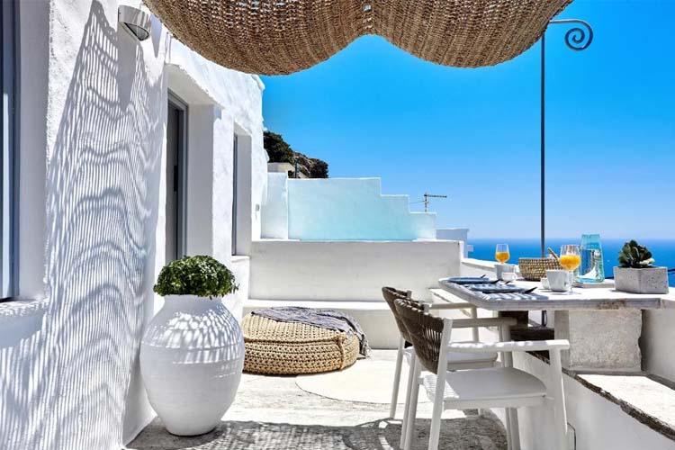 Deluxe Double Room with Outdoor Jacuzzi and Sea View - Living Theros Luxury Suites - Kardiani 