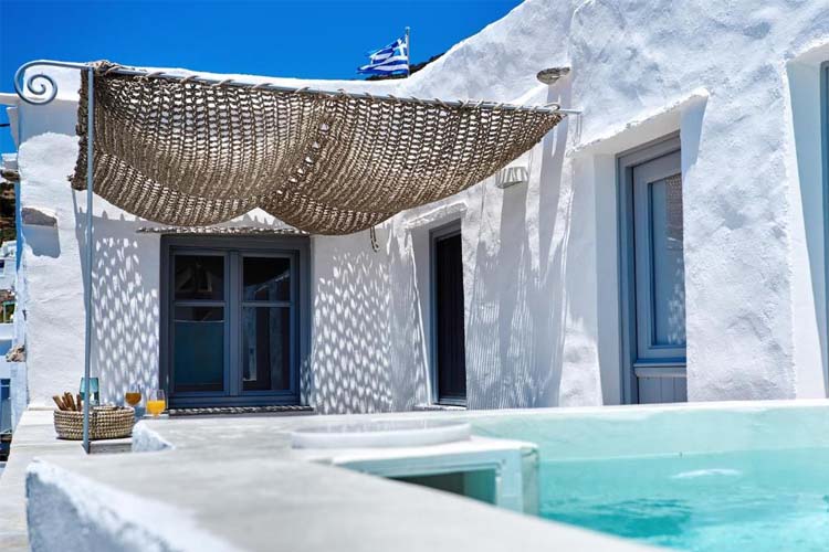Deluxe Double Room with Outdoor Jacuzzi and Sea View - Living Theros Luxury Suites - Kardiani 