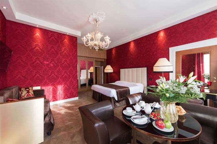 Junior Suite Grand Canal View - Locanda Leon Bianco on the Grand Canal - Venecia