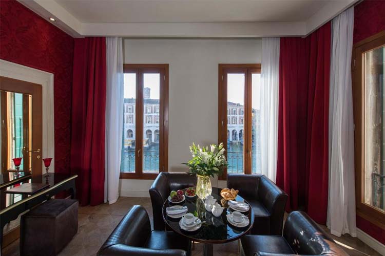 Junior Suite Grand Canal - Locanda Leon Bianco on the Grand Canal - Venecia