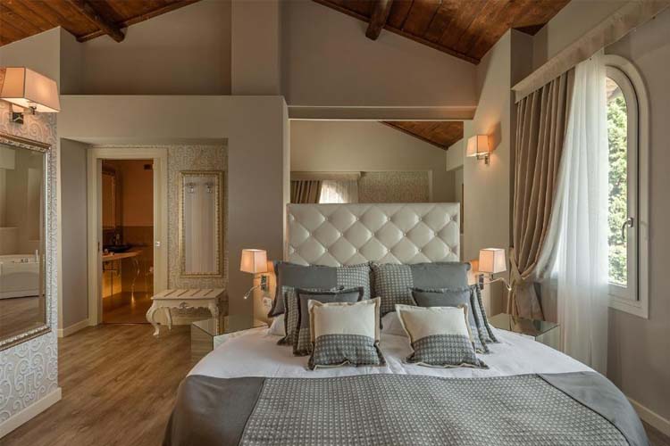 Romantic Suite with Whirlpool - Borgo il Mezzanino - Salò