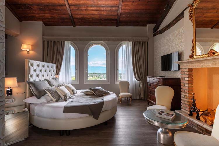 Romantic Suite with Whirlpool - Borgo il Mezzanino - Salò