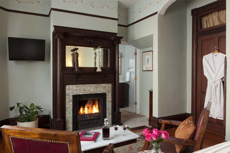 King Room - Huntingdon Garden - Azalea Inn & Villas - Savannah