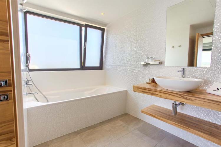 Presidential Suite with Balcony, Sea View and Hot tub - Villa Margaret - Malinska