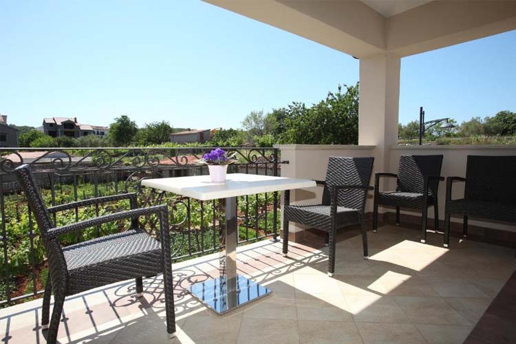 Annex - Two-Bedroom Apartment with Garden View - Villa Margaret - Malinska