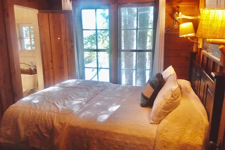 Queen Room - Lake Rabun Hotel & Restaurant - Lakemont