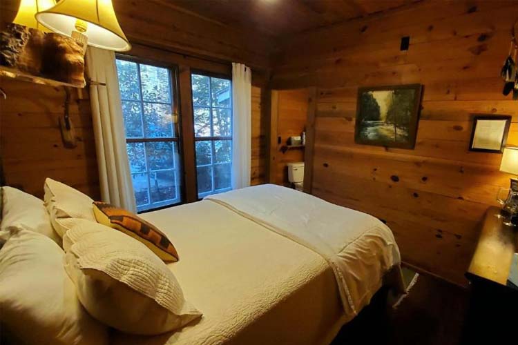 Queen Room - Lake Rabun Hotel & Restaurant - Lakemont